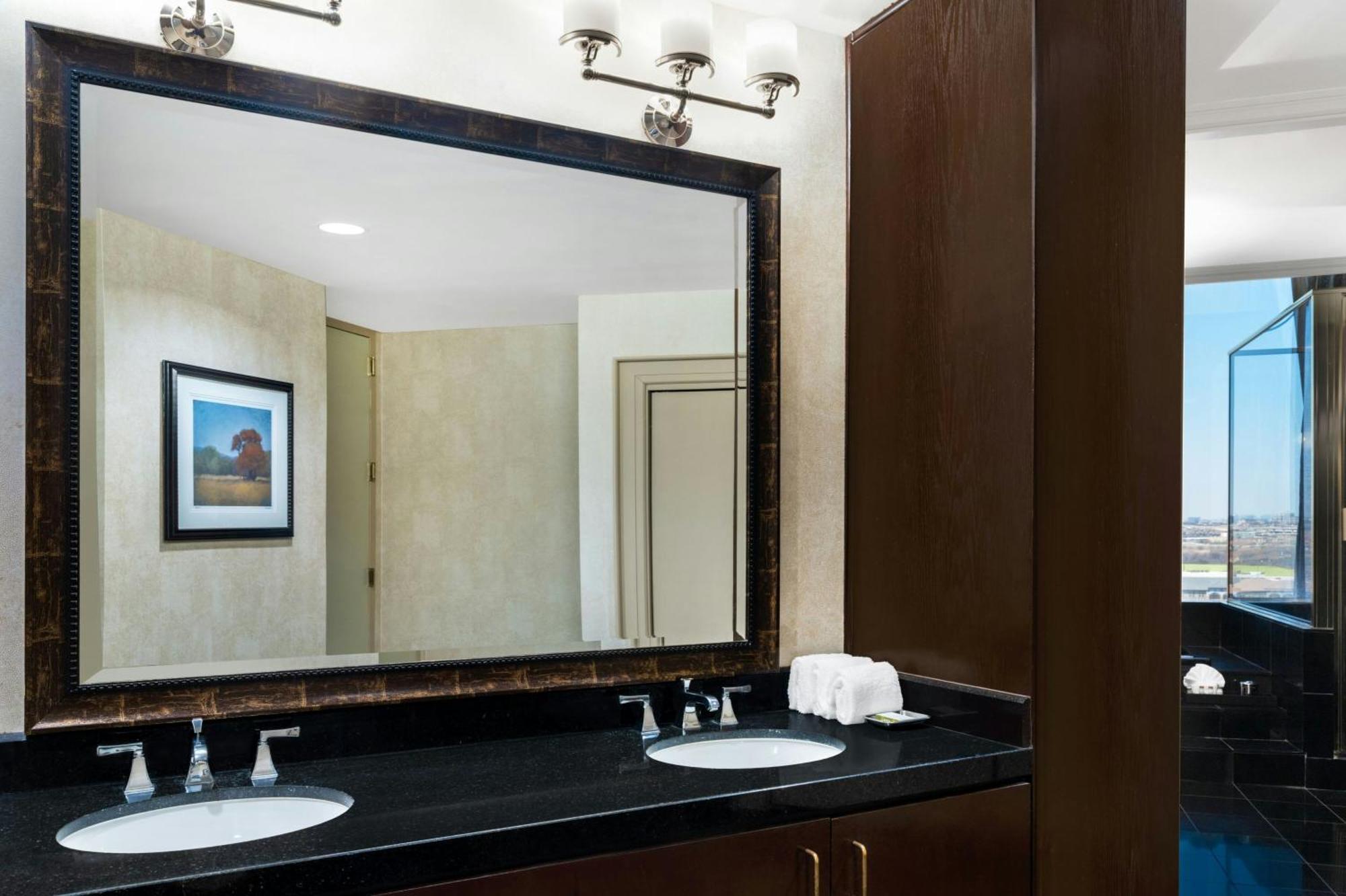 Renaissance Dallas North Hotel Farmers Branch Ngoại thất bức ảnh